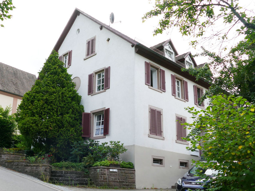 Altes Schul- und Rathaus neben der Kirche