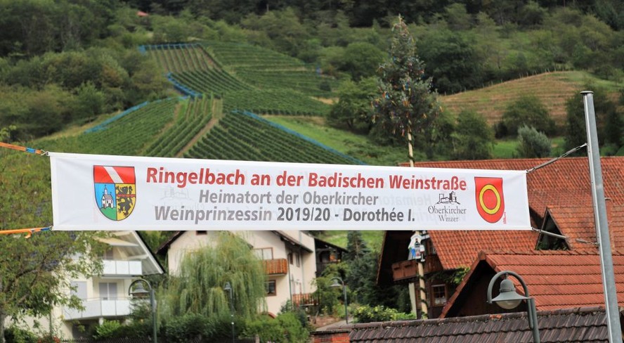 Banner für die Weinprinzessin in Ringelbach