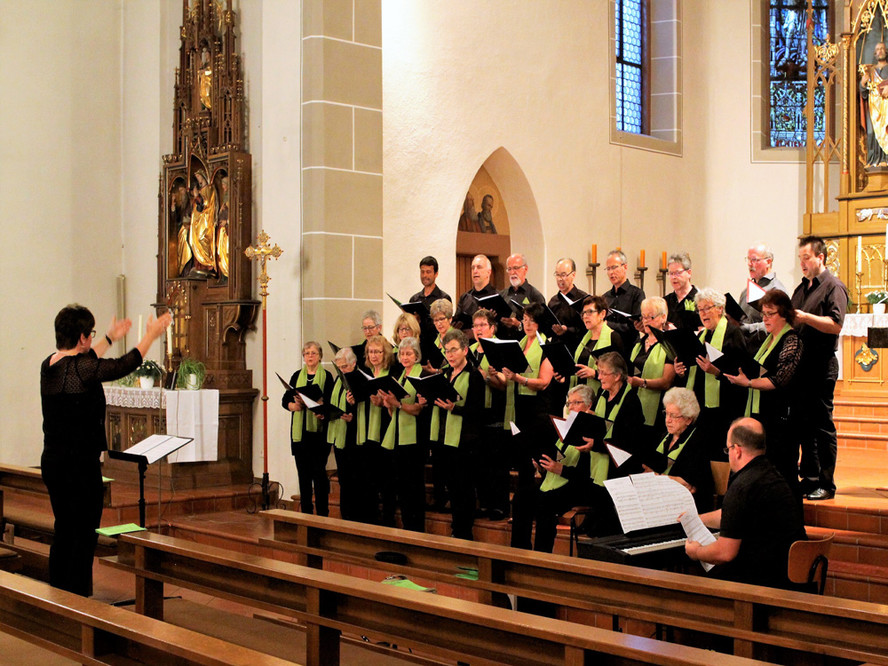Chorgemeinschaft Ringelbach/Wolfhag beim Konzert in der Kirche St. Wendelin