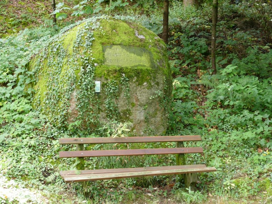 Einigkeitsstein im Wald