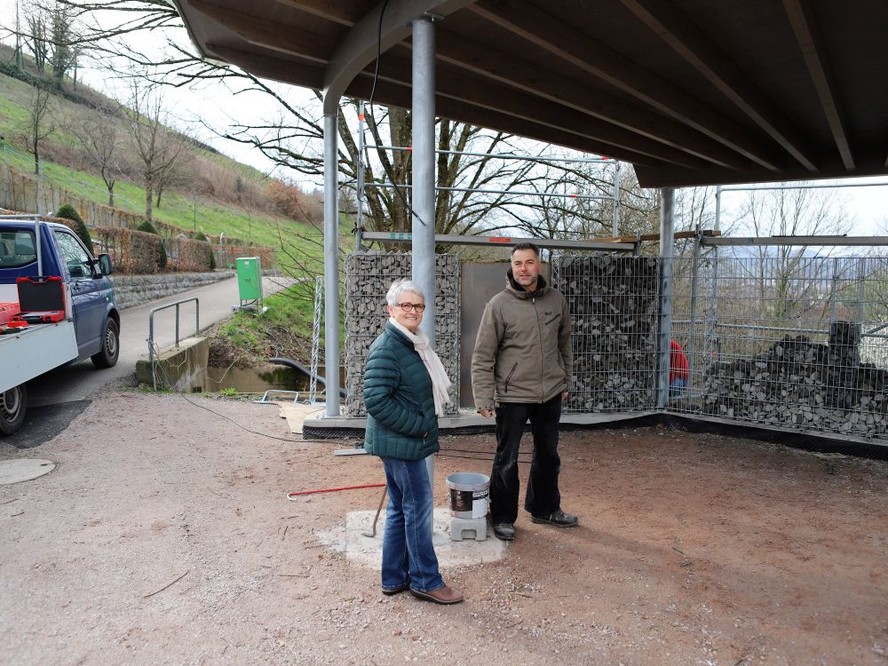 Ortsvorsteherin Bertel Decker besucht Baustelle