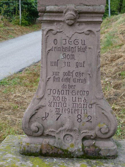 Inschrift 1 Ringelbacher Kreuz an der Weinstraße