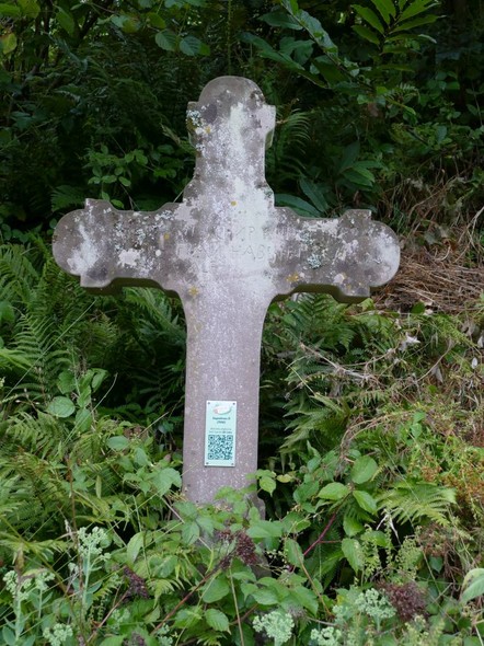 Sagenkreuz II an der alten Straße nach Waldulm